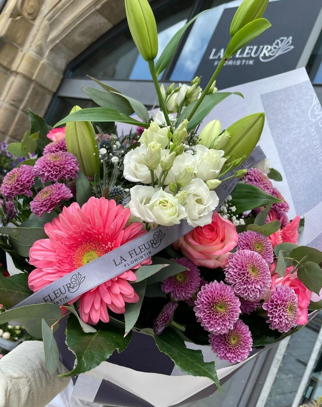Blumenstrauß mit Ferrero Rocher – Rosa